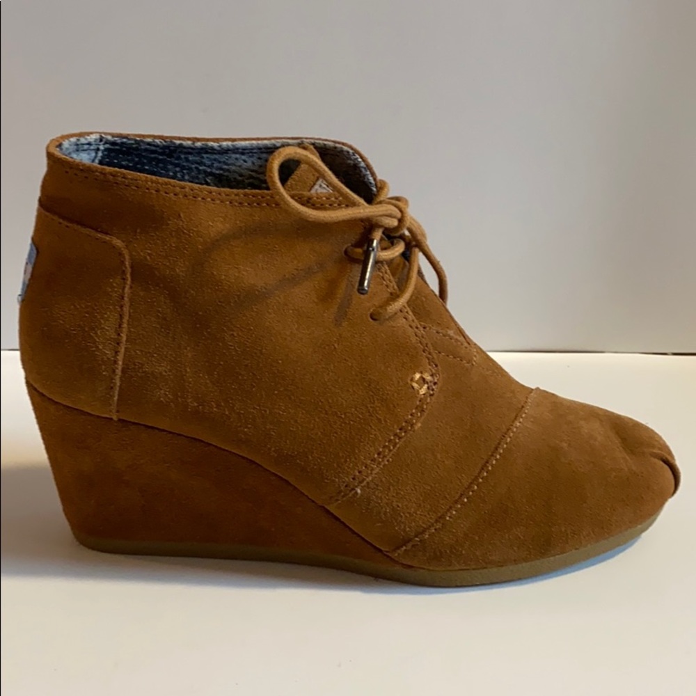 ✨BRAND NEW✨ TOMS TAN BROWN SUEDE WEDGE BOOTIES FOR FALL